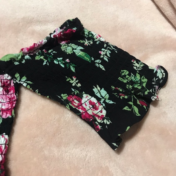 BLACK FLORAL TOP - Picture 3 of 5